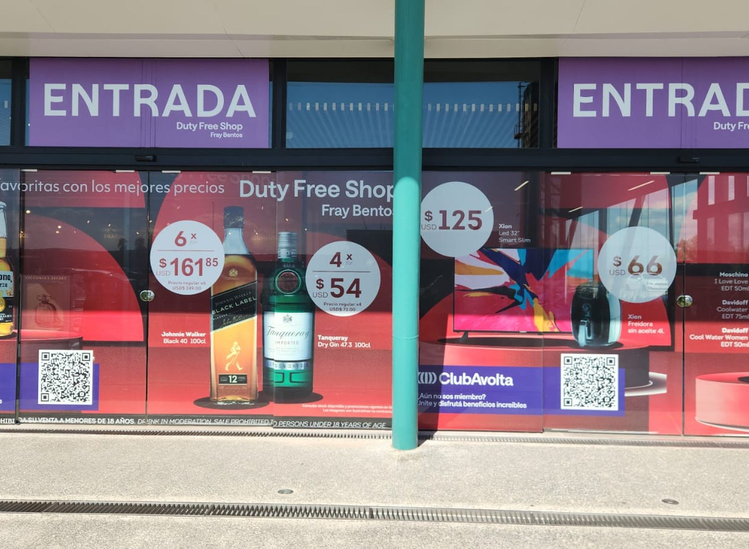 Vidriera Duty Free Shop Fray Bentos — señalización en gran formato
