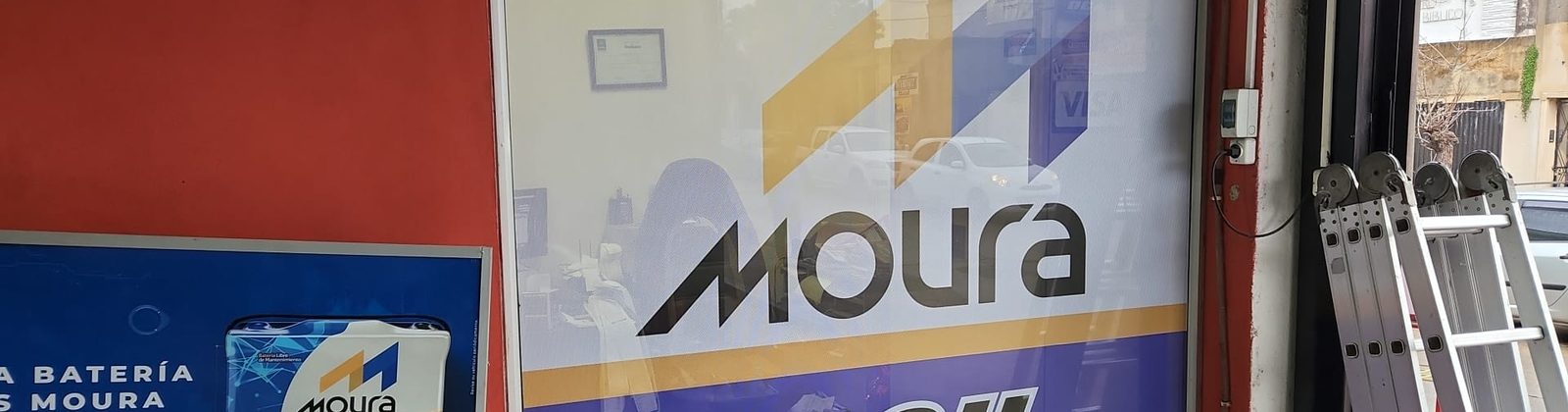 Vinilo en vidriera — Moura / LCH Alineaciones